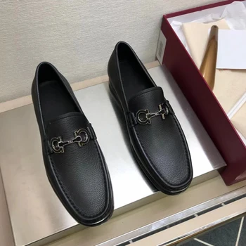 Елегантен мъжки ежедневни обувки в бизнес стил, удобни лоферы от черна текстурирани кожи без закопчалка, с Модерна и стилна дизайнерска мъжки обувки